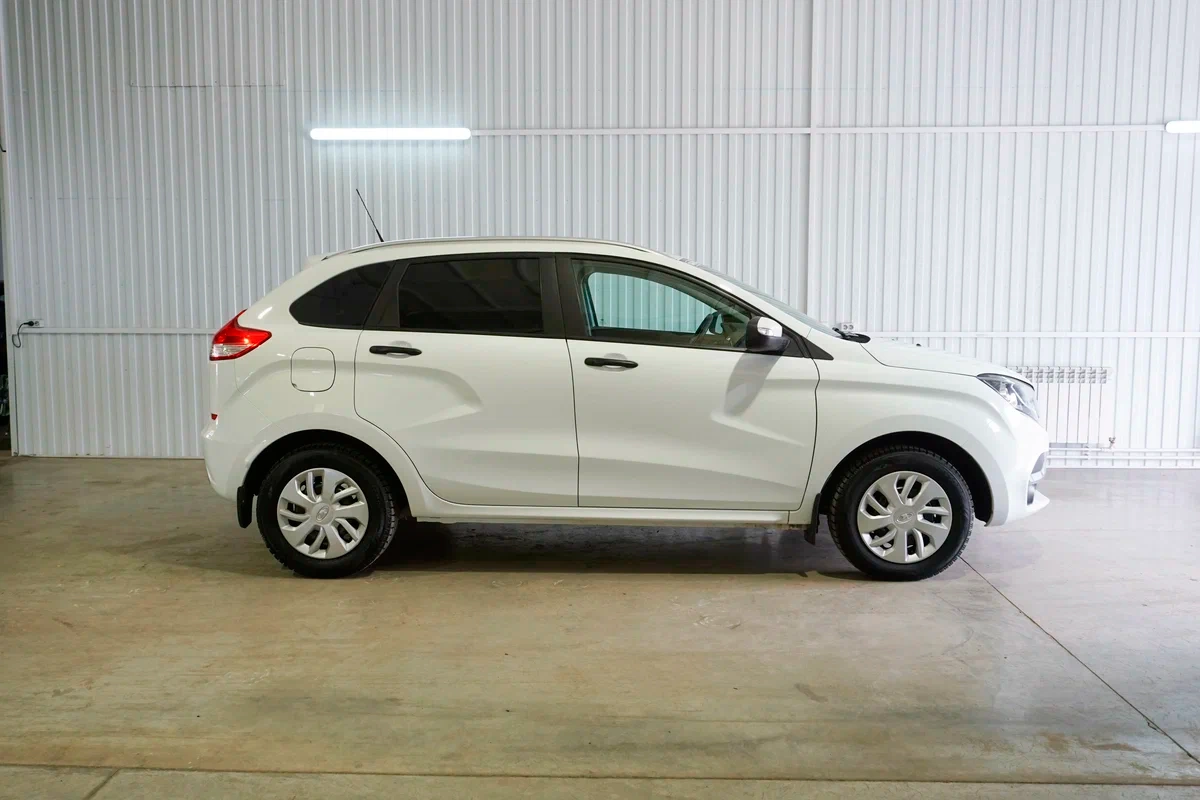 Lada Xray - фото №3