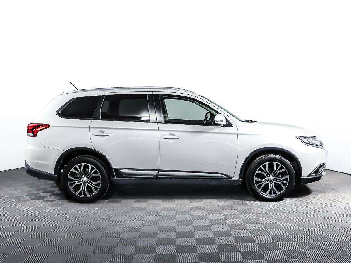 Mitsubishi Outlander, 2016 - фото №3