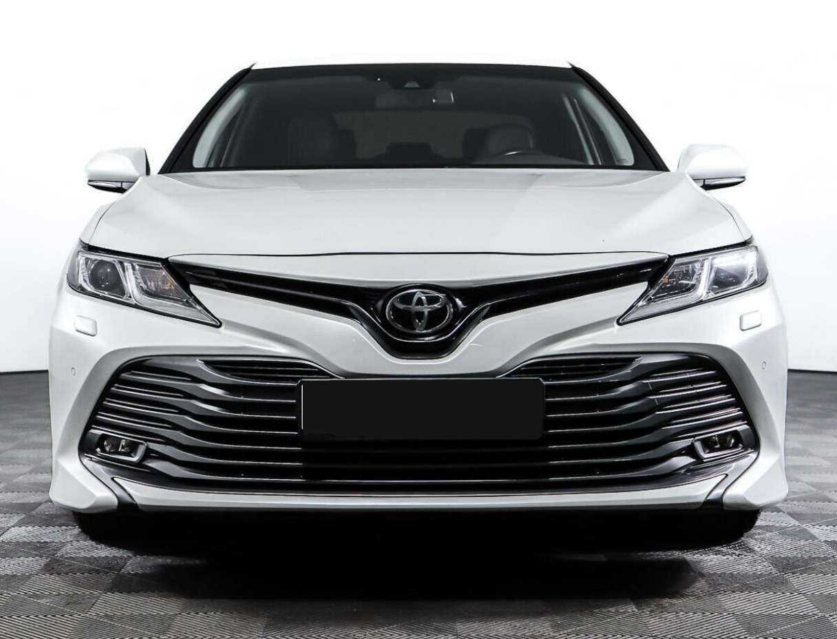 Toyota Camry, 2018 - фото №2
