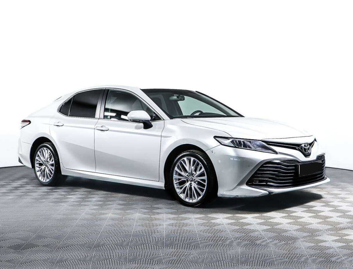 Toyota Camry, 2020 - фото №3