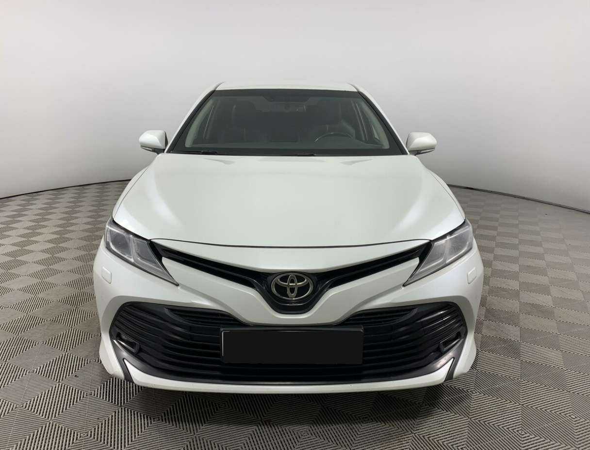 Toyota Camry, 2020 - фото №2