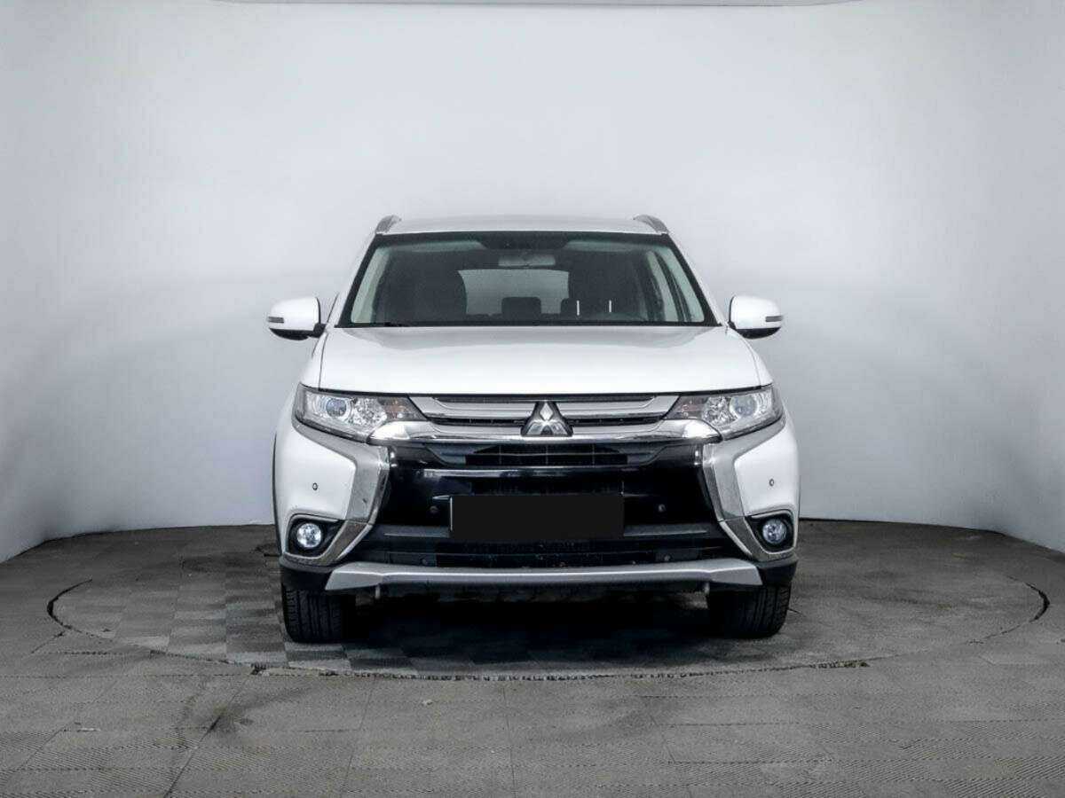 Mitsubishi Outlander, 2018 - фото №2