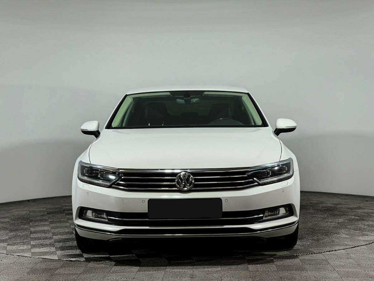 Volkswagen Passat, 2017 - фото №2