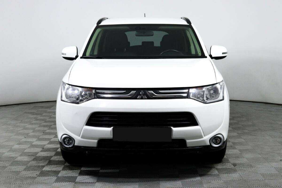 Mitsubishi Outlander, 2013 - фото №2