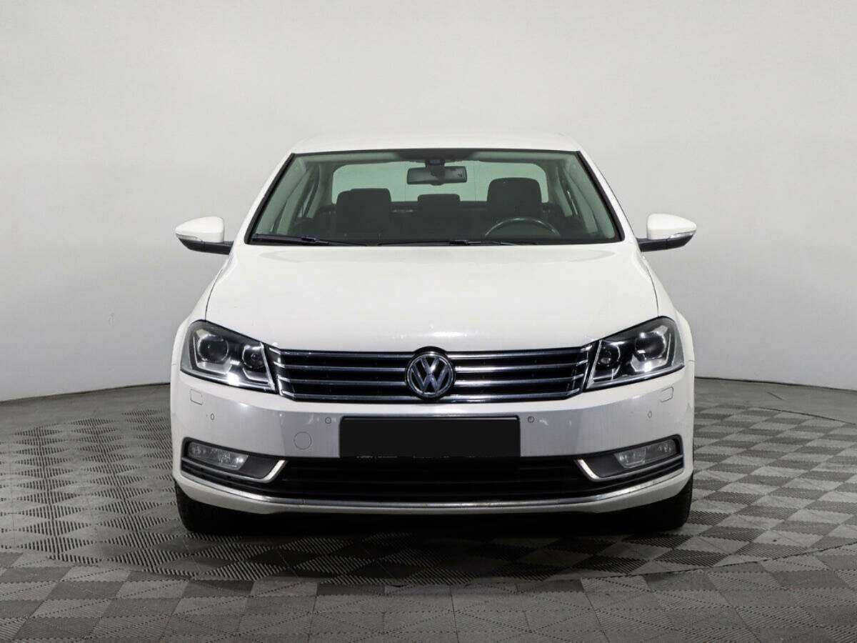 Volkswagen Passat, 2014 - фото №2