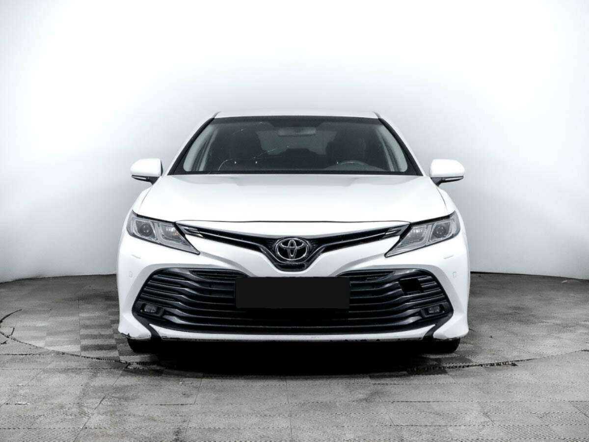 Toyota Camry, 2020 - фото №2