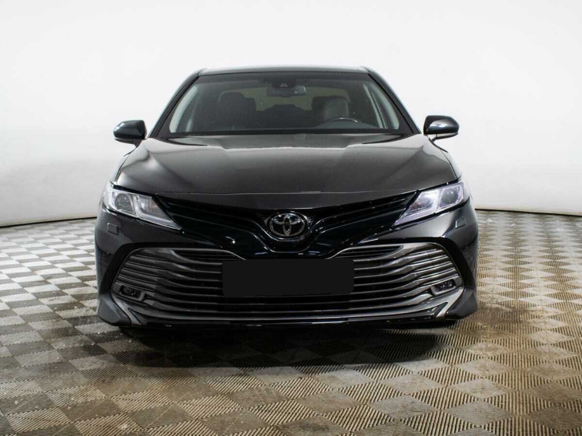 Toyota Camry, 2018 - фото №2