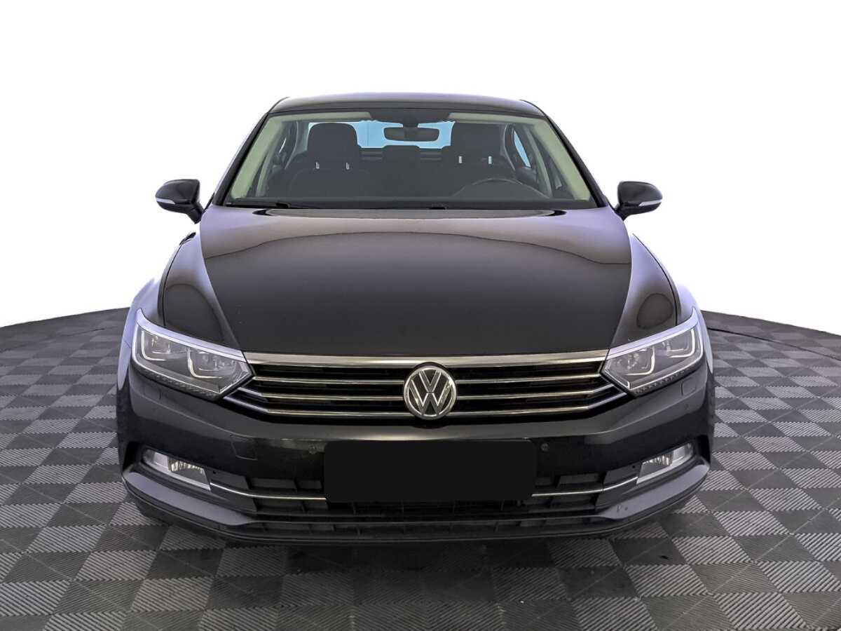 Volkswagen Passat, 2018 - фото №2