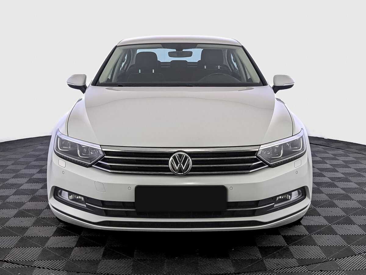 Volkswagen Passat, 2019 - фото №2