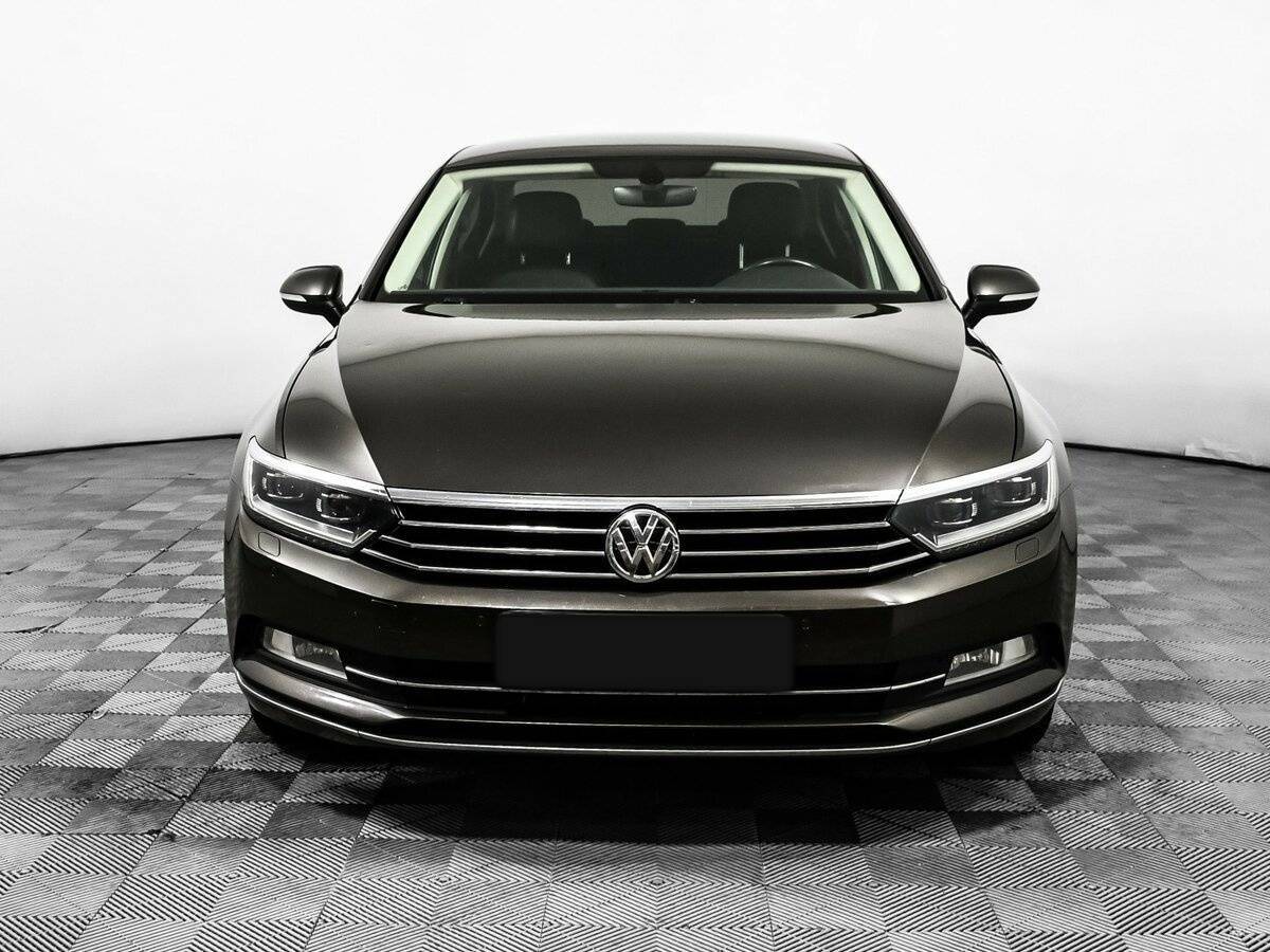 Volkswagen Passat, 2017 - фото №2